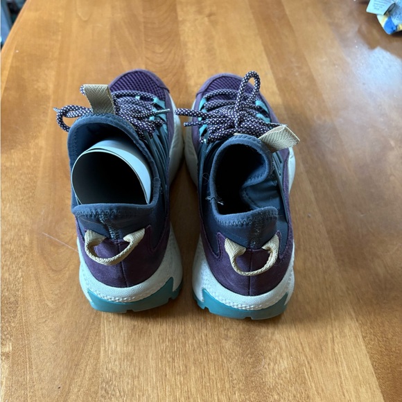 The north face trail escape edge sneakers - Picture 3 of 4